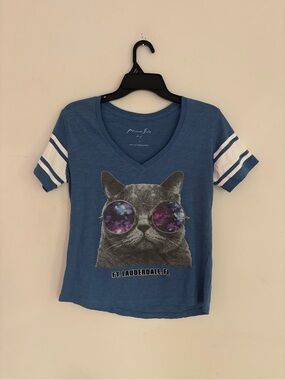 Miami Style Cat Graphic V Neck Tee Small